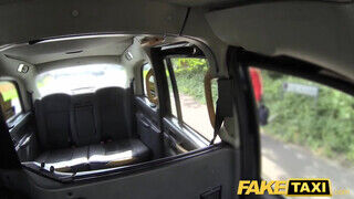 Fake Taxi - Mini ruhás fiatal és a taxis