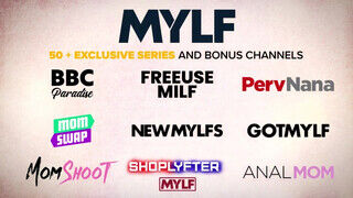 MYLF - bögyös milf lábbal dugja meg a péniszt