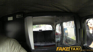 FakeTaxi csoki hajú angol nő bazinagy pélót szop
