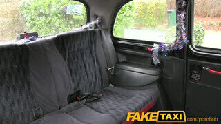 FakeTaxi - világos szőke nőci ánuszba is engedi