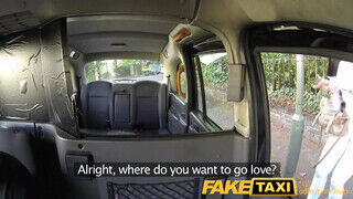 FakeTaxi - Formás popsis fiatal a motorháztetőn