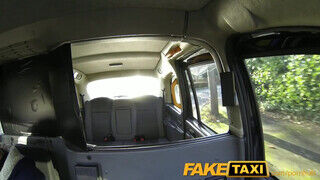 FakeTaxi - Kívánatos csoki hajú csajszika baszásra vágyik