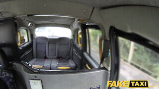 Fake Taxi - Julia de Lucia a tökéletes testű fiatal