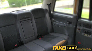 FakeTaxi - Tetkós csöcsös leányzó szeret hancúrozni