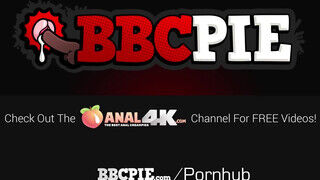 BBCPIE - Chloe Temple beleül a kolosszális dákóba