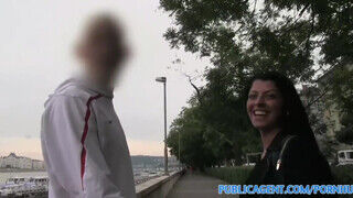 PublicAgent - Vivien Bell a csinos roma bige