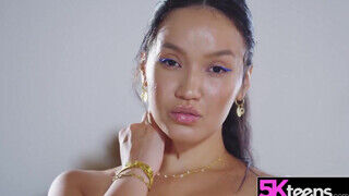 5KPORN - Asia Vargas a felajzott ázsiai bula
