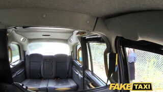 Fake Taxi - idősebb csajszika kolosszális faszt akar