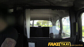 FakeTaxi - ártatlan kicsike zsenge kis csaj és a vastag káró