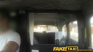 FakeTaxi - spriccelős puncijú prágai gádzsi