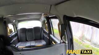 Fake Taxi - Mélytorkosan orálozza a taxist