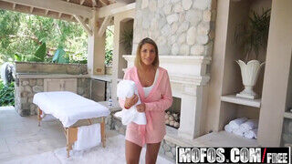 Mofos - August Ames a csábító masszőr