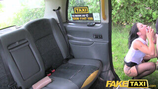 Fake Taxi - Titkárnő milf kinyalja a taxis popókáját