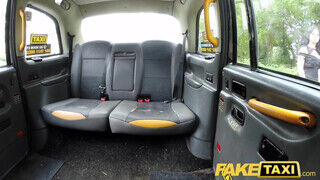 Fake Taxi - Csöcsös maca reszel a hátsó ülésen