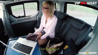 FUCKEDINTRAFFIC - Jenny Smart és egy méretes pöcs esete