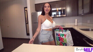 BrattyMILF - Victoria June a szuper csinos mami