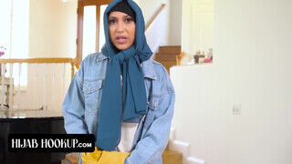 Hijab Hookup - Arab kis csaj keményen megszexelve