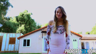 PropertySex - Naomi Swnn mint ingatlanos