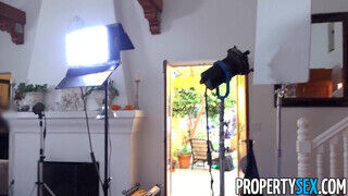 PropertySex - Riley Reid mint ingatlanos tinédzser kiscsaj