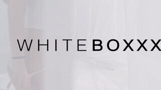 WhiteBoxxx - Leanne Lace kinyalatja a pici pináját