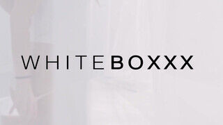 WhiteBoxxx - Caprice istenien kinyalja a ribanca kicsike pináját