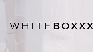 WhiteBoxxx - kicsmellű nőci keményen megdöngetve