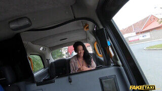 Fake Taxi - Asia Vargas a hátsó ülésen kefél