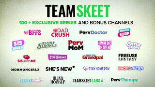 TeamSkeet - cuki pici nerdy kiscsaj casting forgatás videója