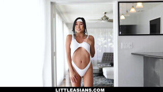 LittleAsians - bazinagy mellű kóreai lányka