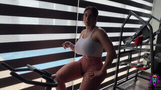 yinyleon - Csöcsös spanyol milf fenékbe dugva