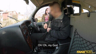 Fake Taxi Driver - Tetkós zsenge kiscsaj felajzott a taxiban