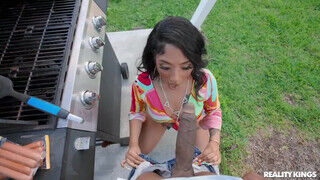 REALITY KINGS - Alicia Williams megkettyintve a medence parton