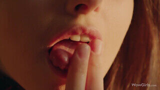 WOWGIRLS - Alissa Foxy a szenvedélyes harisnyás bige