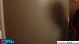 Kennedy Leigh és Ashlyn Molloy édeshármasban hancuroznak - Naughty America