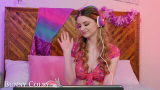 Naughty America - Bunny Colby a gigászi cickós streamer nőci