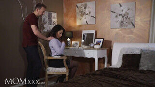 MOMXXX - Adara a fullos dél amerikai milf