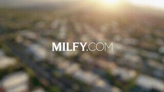 MILFY - Dana Vespoli fiatalabb fószerrel szeretkezik