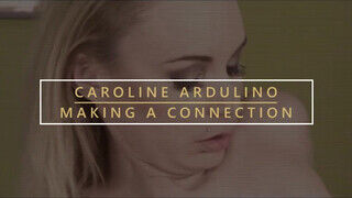 Caroline Ardulino fiatalabb sráccal hancúrozik