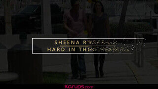 Karups - Sheena Ryder a szabadban dug