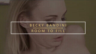 Becky Bandini dug a fiatalabb ürgével