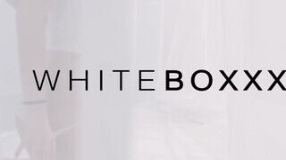 WHITEBOXXX - Tinédzser csajszi játszik a puncijával
