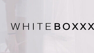 WHITEBOXXX - Sarah Kay gyöngéd kettyintése