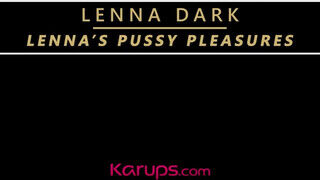 Lenna Dark egy gigászi dildóval peckezik