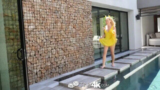 Tiny4k - Raylin Ann a pokémon cosplayes kis csaj