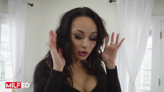 MILFED - Crystal Rush a szívdöglesztő orosz milf