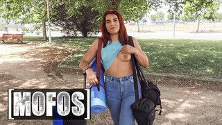 Mofos - Rosie Cage a bűbájos turista pipi
