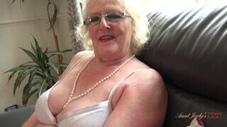 Aunt Judys XXX - Claire a perverz nagymami