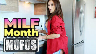 MOFOS - Mandy Flores hátsója megdöngetve
