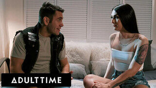 ADULT TIME - Khloe Kay a transzvesztita csajszika
