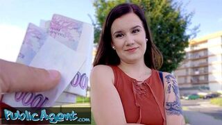 Szenvedélyes pici Eliss meztelenül pózol amatőr fotózáson